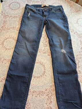 Hollister Low-Rise Skinny Jeans Distressed Dark Wash Size 7S W28 L30